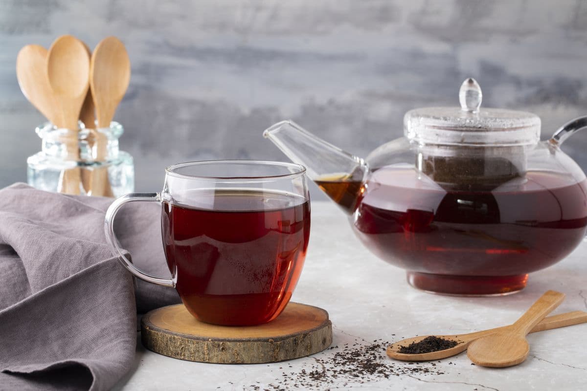 Demlik ve bardak çay servisi